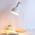 Lampara De Escritorio Nordica En Metal Y Madera - Flexible - Imagen 10