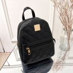 Mini Mochila Bandolera Capitoneada Simil Cuero Moderna Chica - Imagen 6