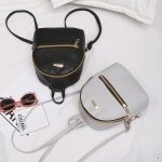 Mini Mochila Bandolera Simil Cuero Moderna Chica - Imagen 19