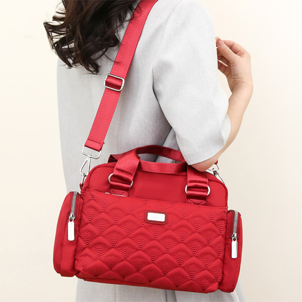 Bolso Cartera Capitoneado Con Bolsillos Y Varios Cierres - Imagen 4
