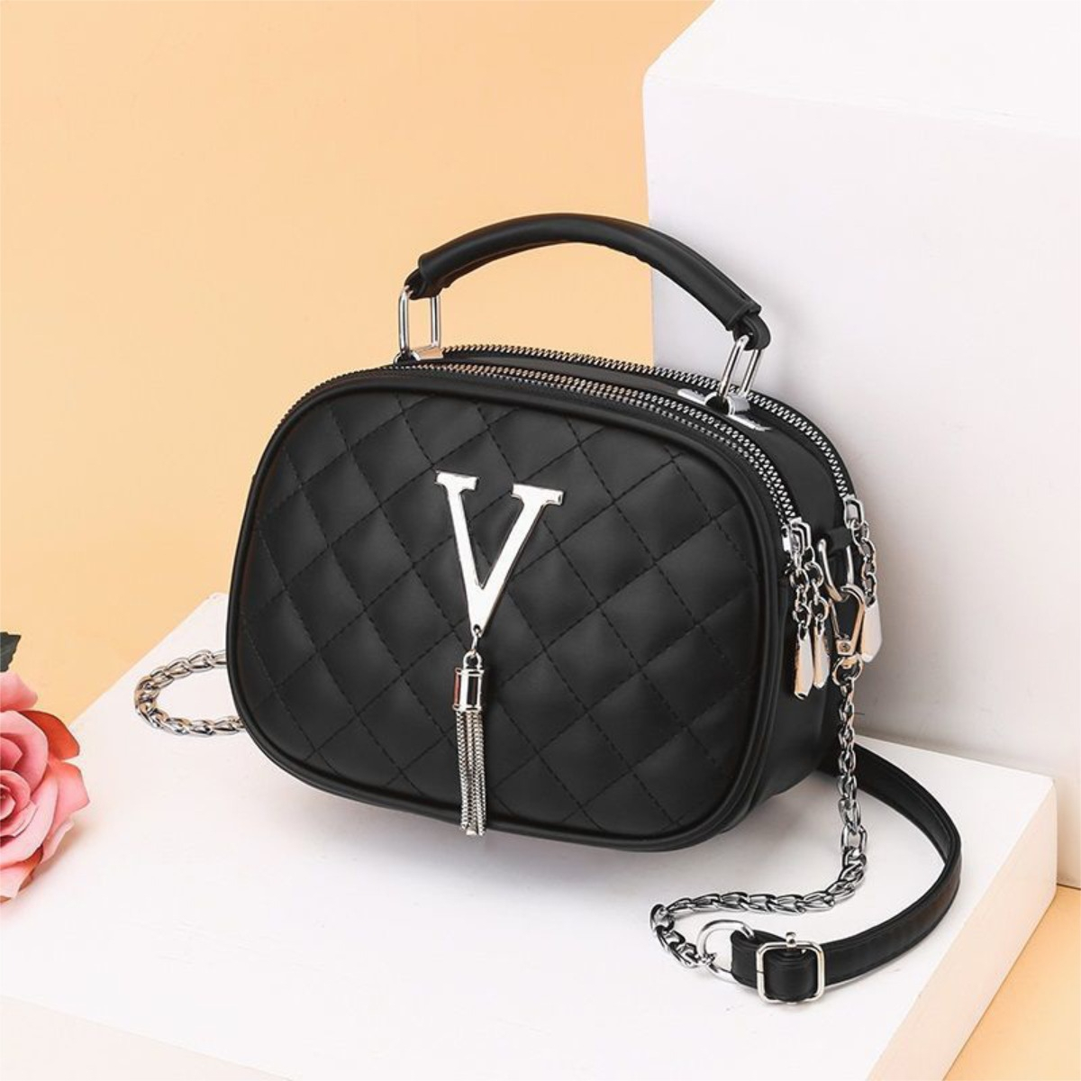 Bandolera Cartera Capitoneada Con Cadena V - Imagen 6