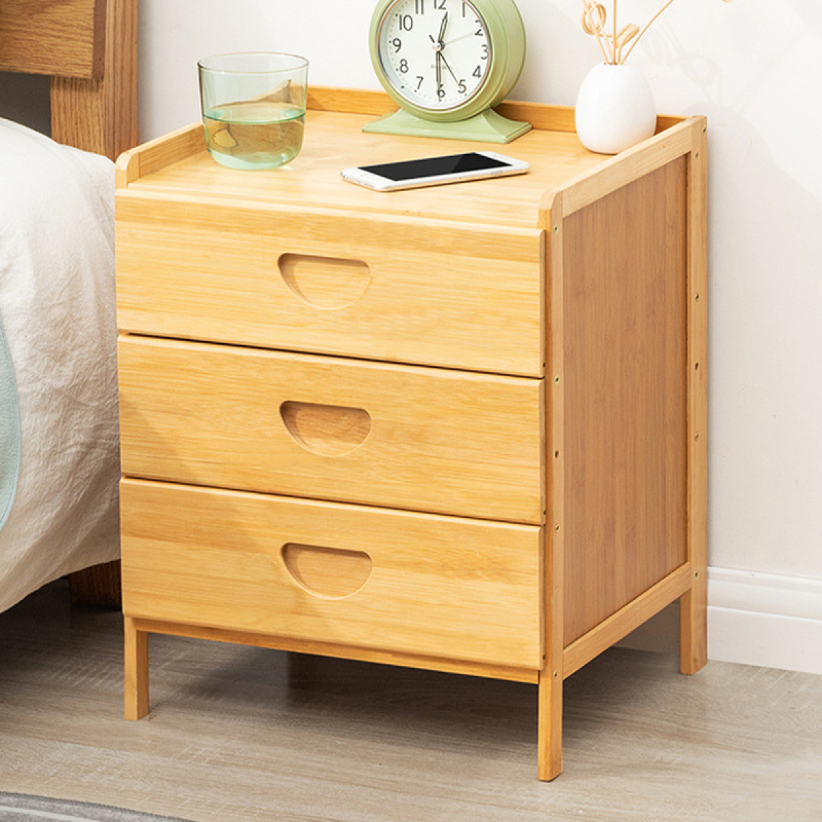 Mesa De Luz Bamboo Tres Cajones Para Dormitorio - Imagen 1