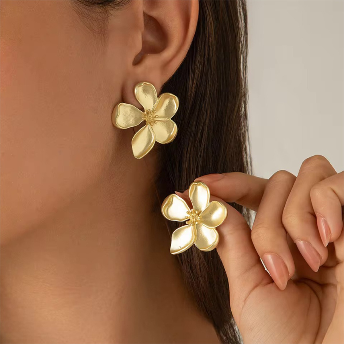 Caravanas Pendientes Flores Doradas Petalos - Imagen 4