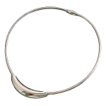 Collar Rigido Gargantilla Choker Moderno Con Detalle Curvo