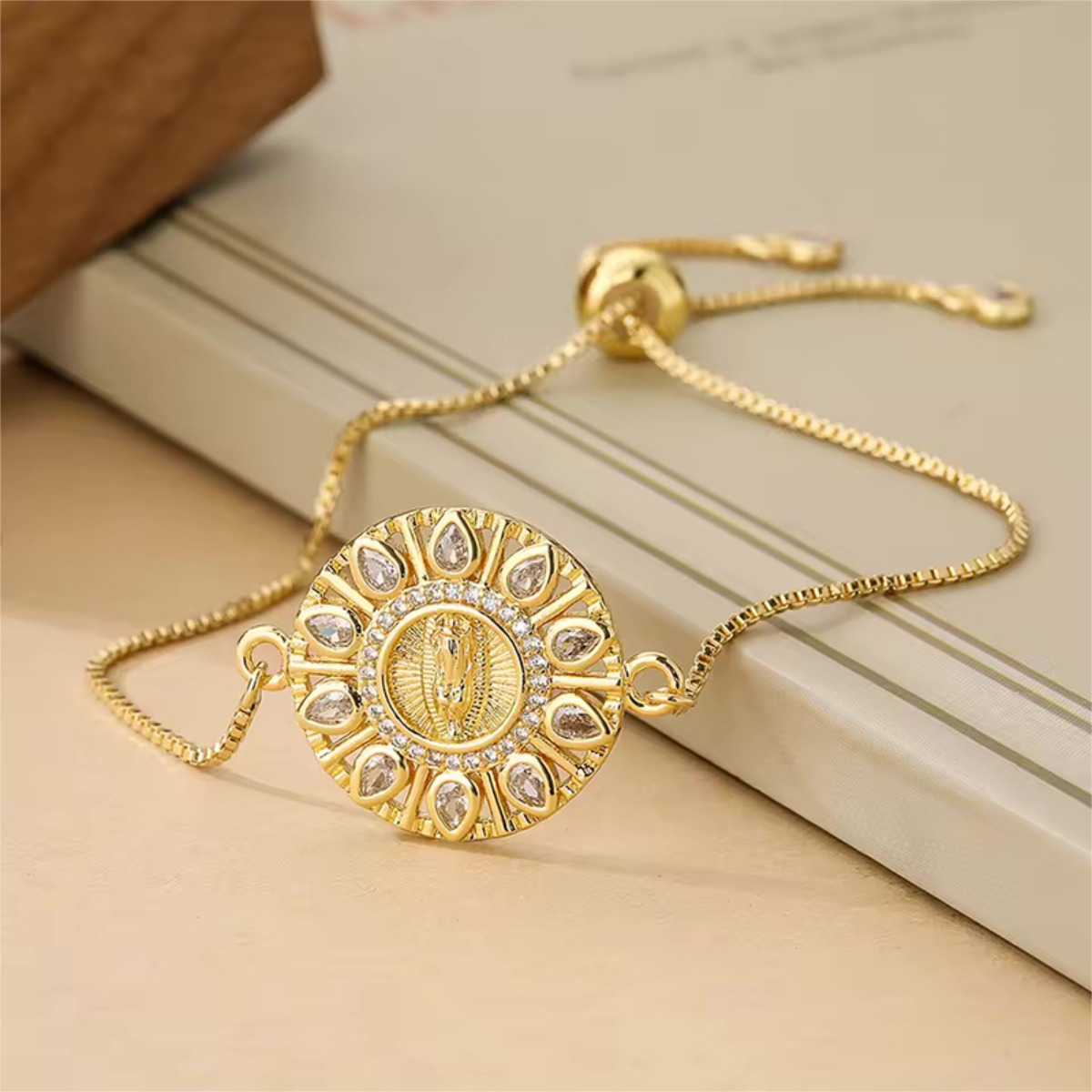 Pulsera Brazalete Circular Catolico Elegante Virgen Maria - Imagen 3