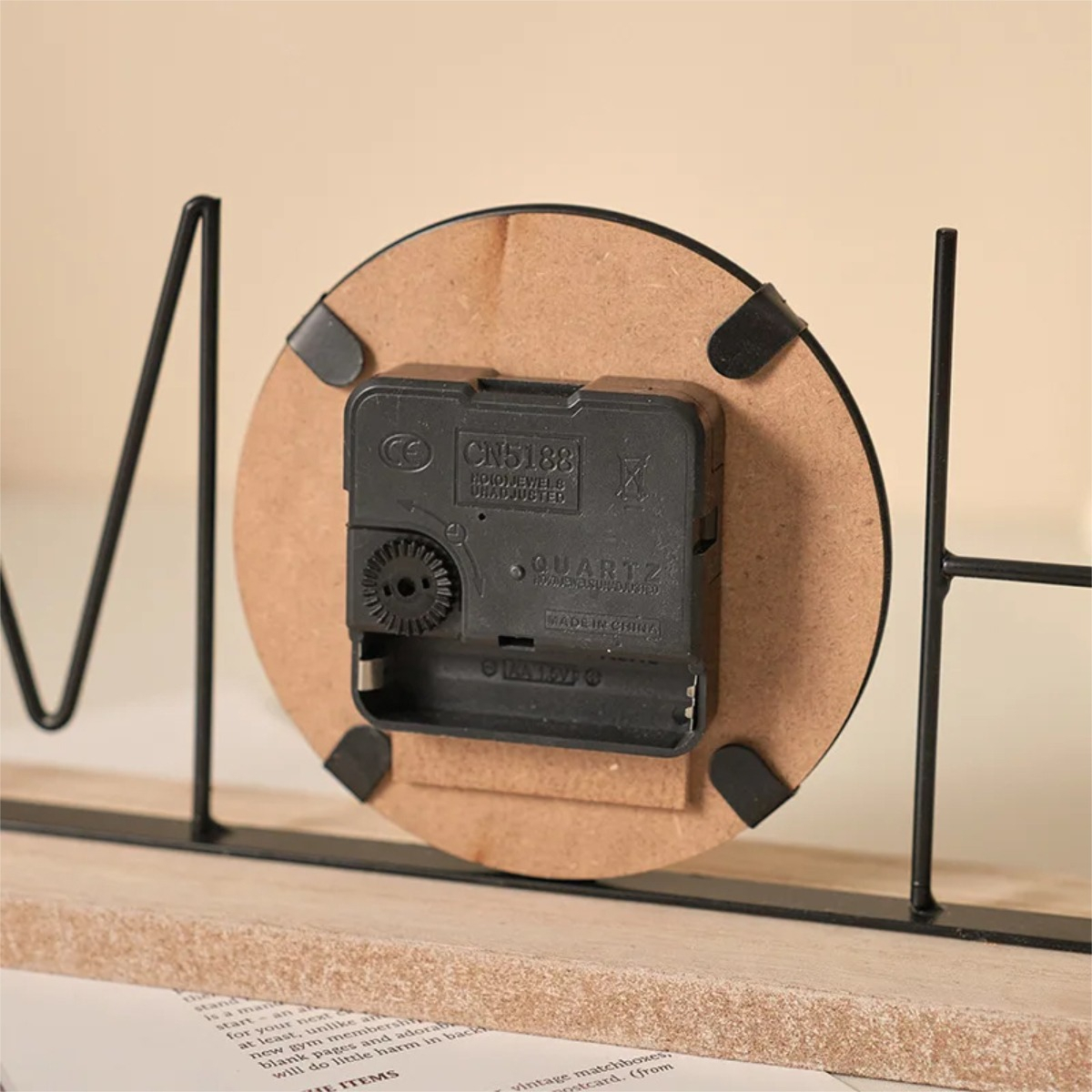 Reloj De Mesa Escritorio Silencioso En Madera Letras - Imagen 4