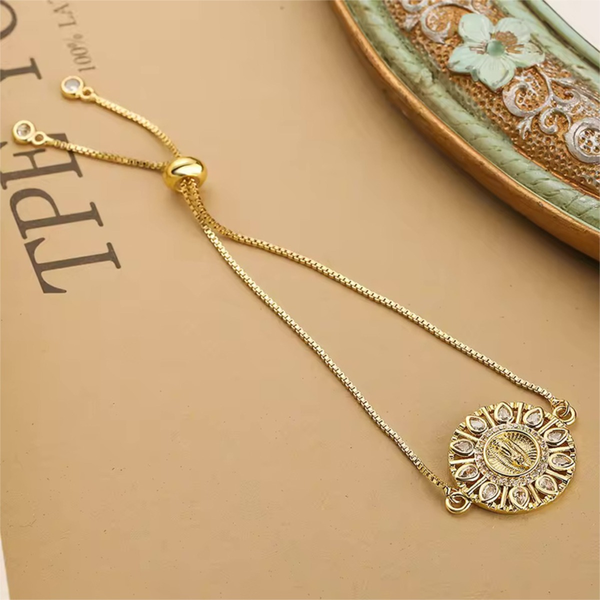 Pulsera Brazalete Circular Catolico Elegante Virgen Maria - Imagen 4
