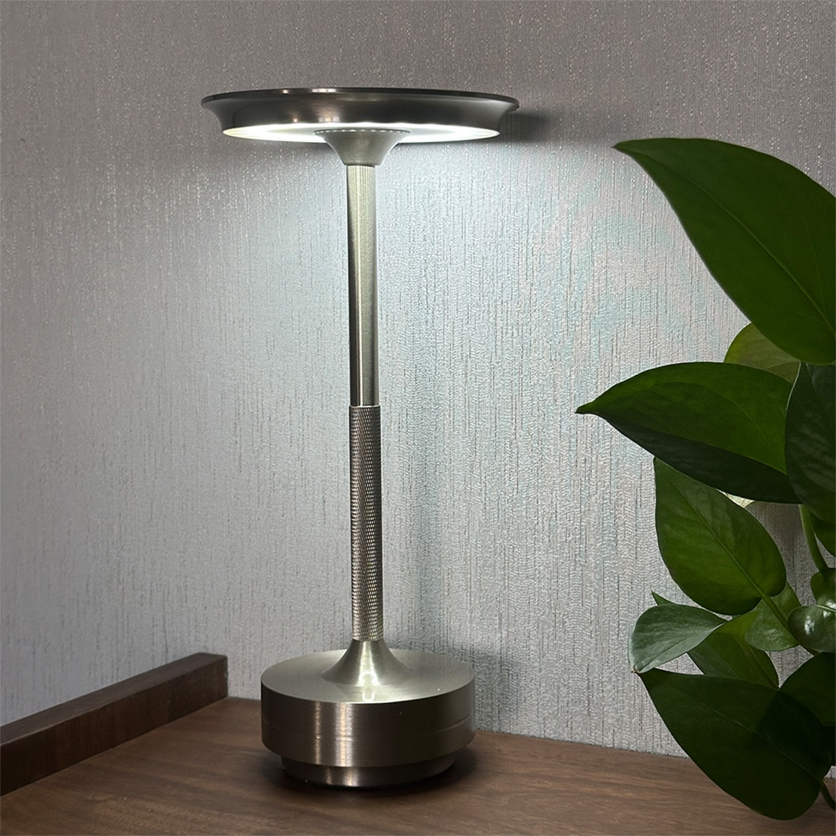 Lámpara Portatil De Mesa Inalambrica Usb Táctil De Acero - Imagen 17