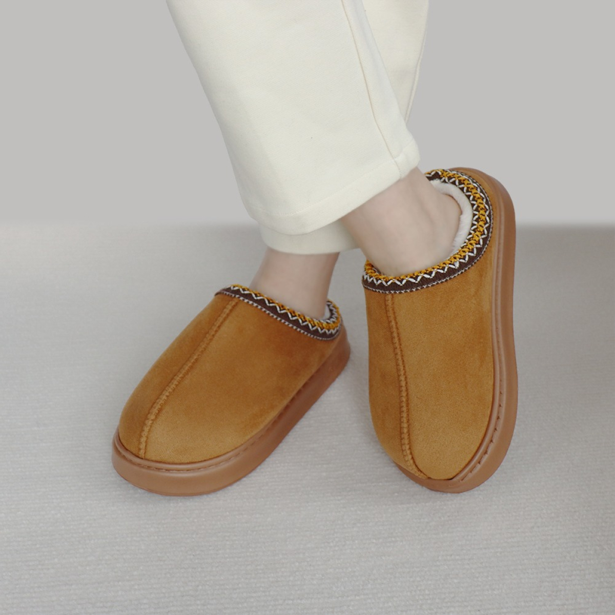 Pantufla Calzado Con Corderito Y Plataforma Estilo Sueco - Imagen 7