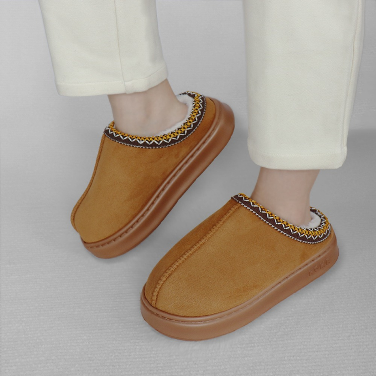 Pantufla Calzado Con Corderito Y Plataforma Estilo Sueco - Imagen 6