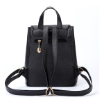 Mochila Cartera Urbana Minimalista Con Tapa En Cuerina - Imagen 8