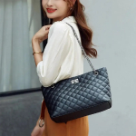 Bolso Cartera Capitoneado En Cuero Pu Con Correa Cadena Negro Geométrico Níquel - Imagen 2